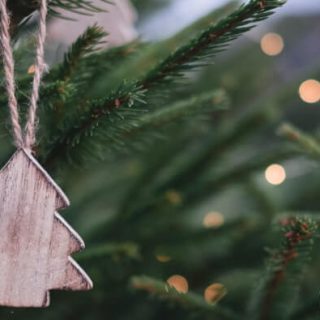 Geschmückter Tannenbaum für den Heimnachtsmarkt