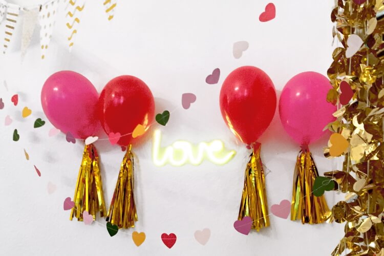 Valentinstags Deko in Rot und Gold