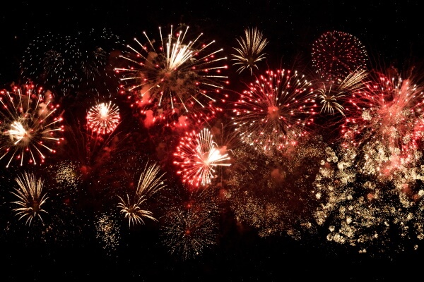 Chinesisches Neujahrs Feuerwerk in Rot
