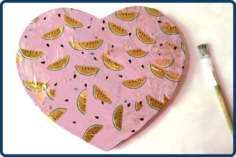 Papier Herz mit Wassermelonenmuster und Pinsel
