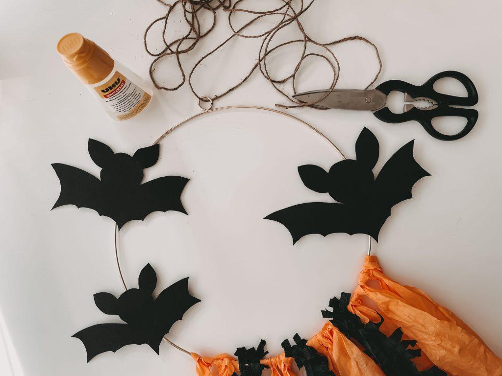 Halloween DIY aus Ring und Fledermäusen