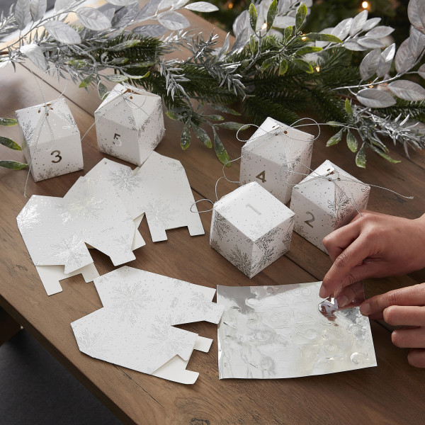 Merry and Bright Adventskalender Boxen 3