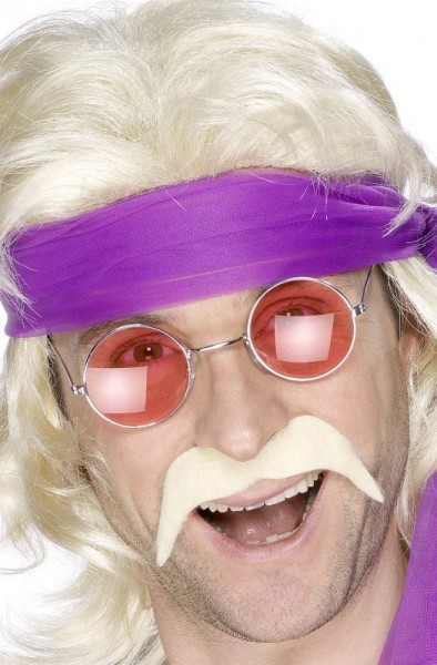 Blonder Schnurrbart