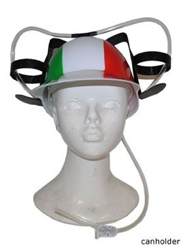Italiensk öldrickande hjälm