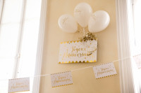Joyeux Anniversaire Schild weiß-gold