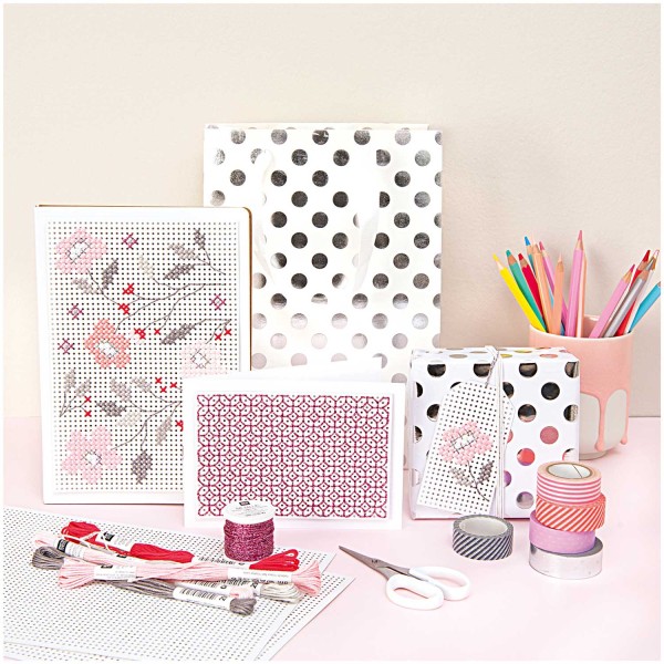 FSC Lovely Dots Geschenkpapier weiß 8