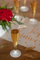 Förhandsgranskning: Joyeux Anniversaire scatter dekoration guld