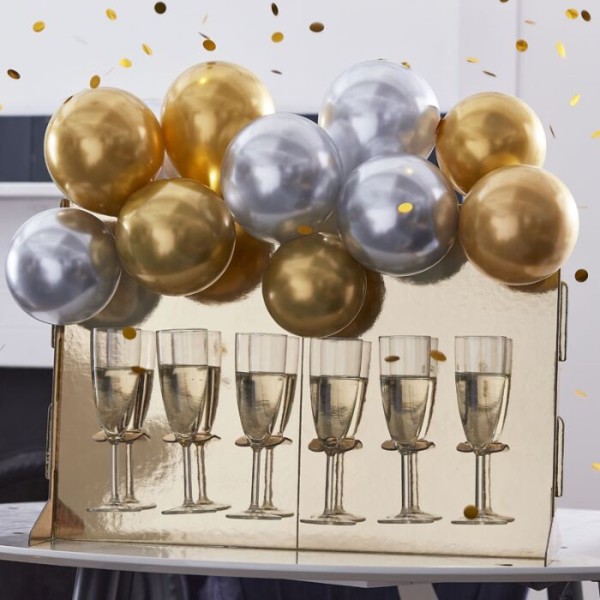 Goldene Sektwand mit Ballons