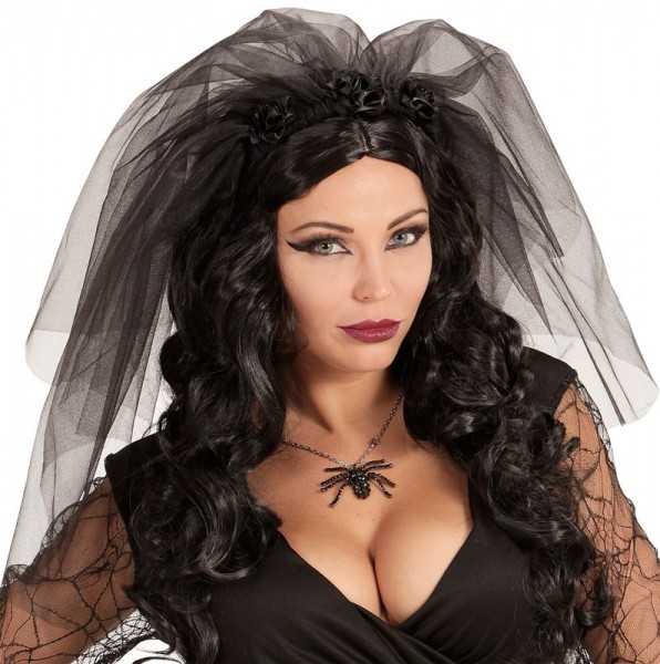 Schwarzer Brautschleier mit Rosen