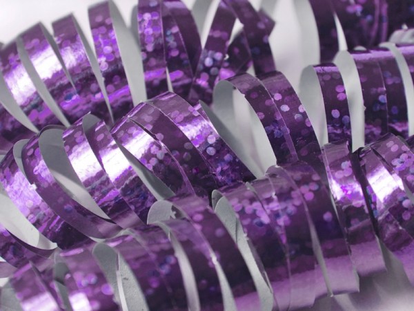 1 Rolle Luftschlangen in Holographic Purple 2